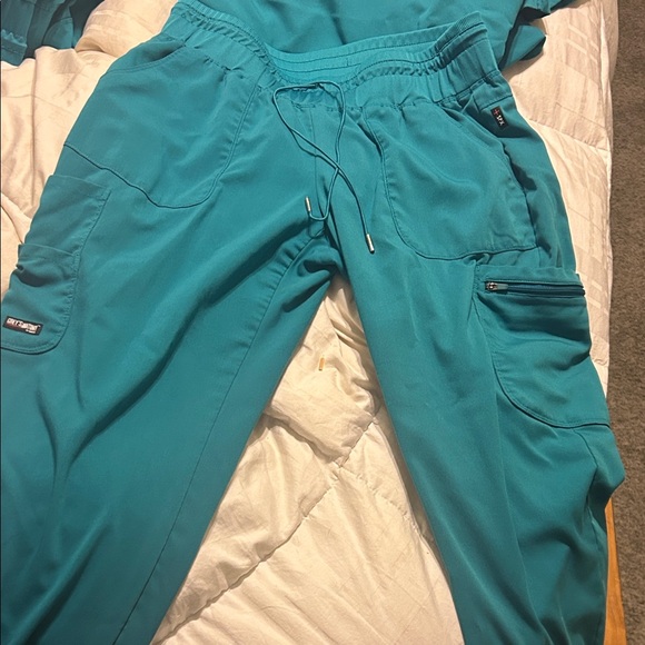 Grey's Anatomy Turquoise Scrub Top - Picture 4 of 6